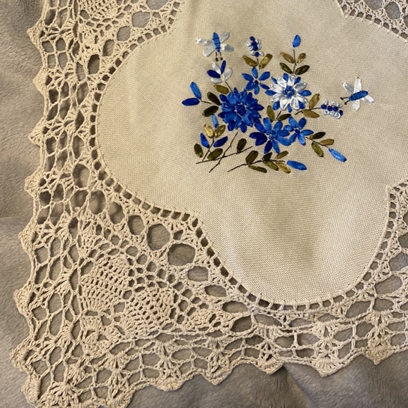 Beautiful unique tablecloth ,  size 82 cm x 82 cm hand made - Picture 2 of 4